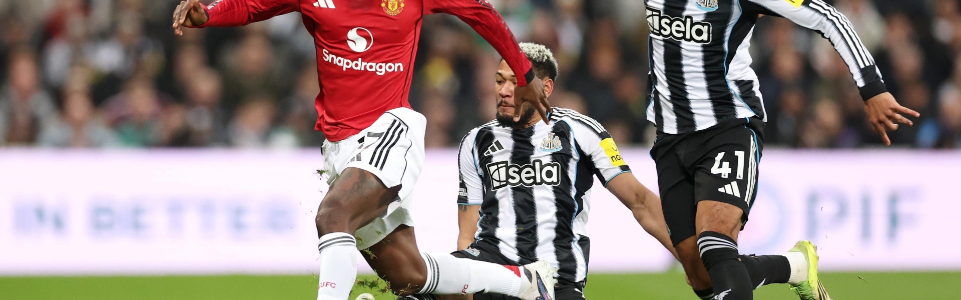 要素拉满，纽卡vs曼联上半场补时现红牌+点球+扳平剧情